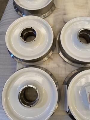 Các bánh xe đường sắt thép máy chính xác được thiết kế để đảm bảo hoạt động trơn tru và tăng độ bền trong hệ thống vận chuyển đường sắt