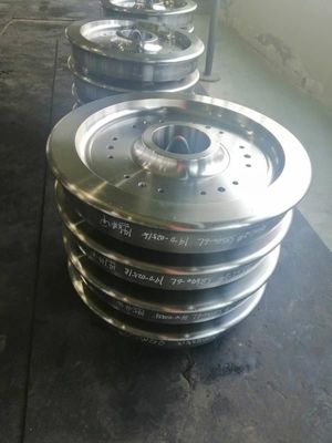 Rèn bánh xe thép chịu lực 42CrMo 4140 60E Vật liệu OEM